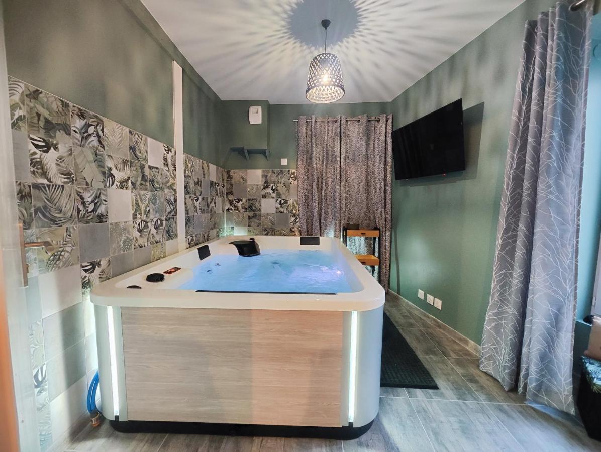 Jacuzzi Privatif - Suite Amazonie - 1 Ou 2 Chambres Chaumes-en-Brie Eksteriør billede